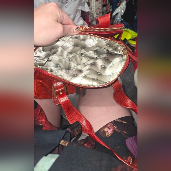 🍁🍂RARE VTG Genuine Red Leather Croc Betsey Johnson Satchel Gold Tassel Key Fob - Picture 5 of 13